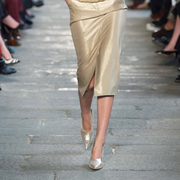 STUART WEITZMAN GOLD & SILVER HEELS - Picture 5 of 15